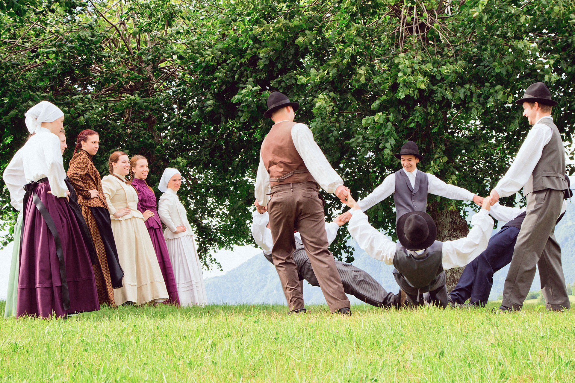 Folklorno društvo Ivan Laharnar