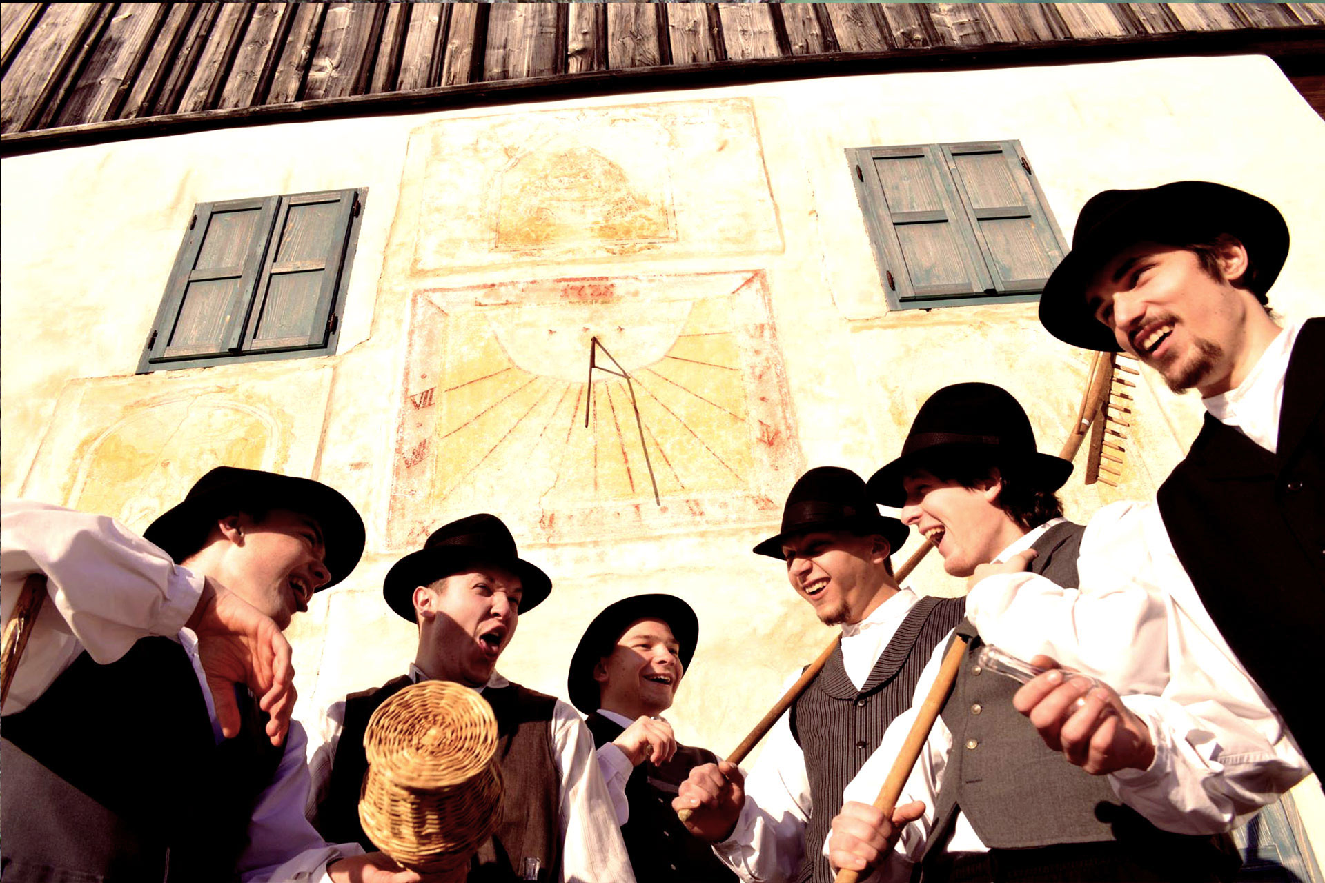 Moški predstavniki folklornega društva