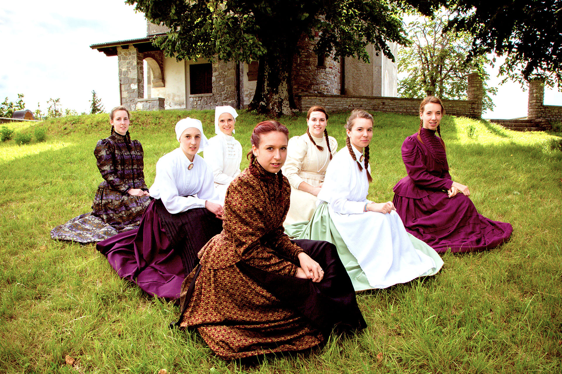 Ženske predstavnice folklornega društva